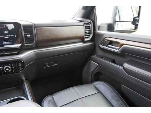 Used 2024 Chevrolet Silverado 2500 High Country w/ High Country Premium Package AWD/4WD image 10