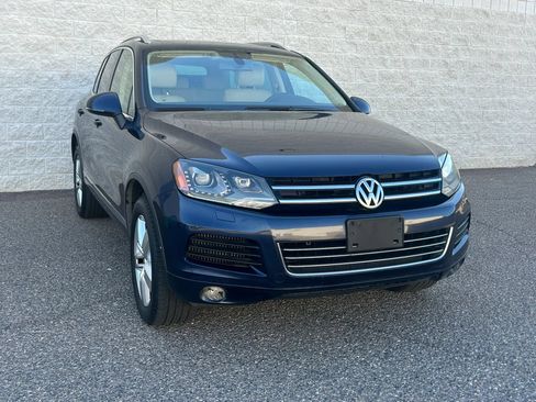Used 2013 Volkswagen Touareg TDI AWD/4WD image 3