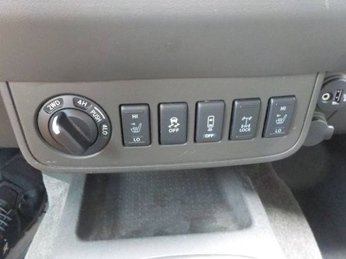 Used 2017 Nissan Frontier PRO-4X AWD/4WD image 16