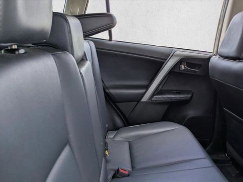 Used 2017 Toyota RAV4 Platinum image 19