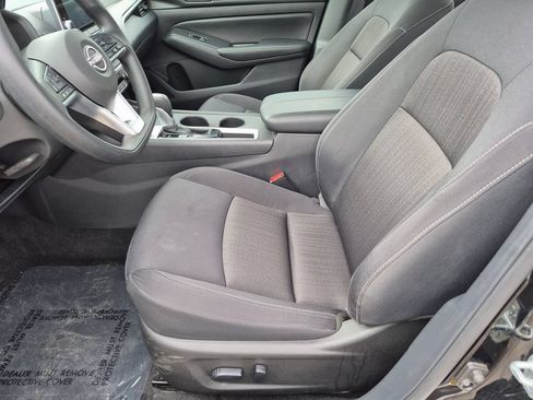 Used 2025 Nissan Altima 2.5 SV FWD image 24