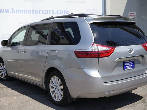 Used 2017 Toyota Sienna AWD image 4