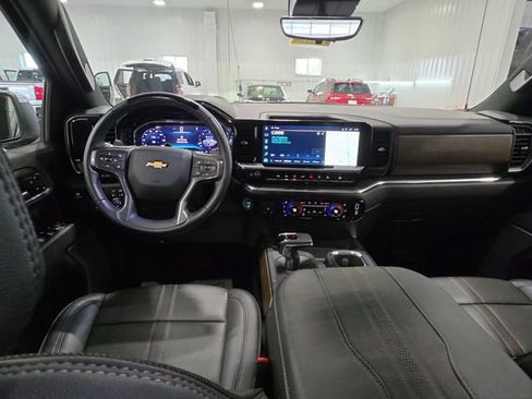 Used 2025 Chevrolet Silverado 1500 High Country w/ Technology Package AWD/4WD image 9
