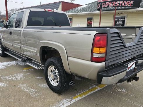Used 2002 Chevrolet Silverado 2500 LT image 2