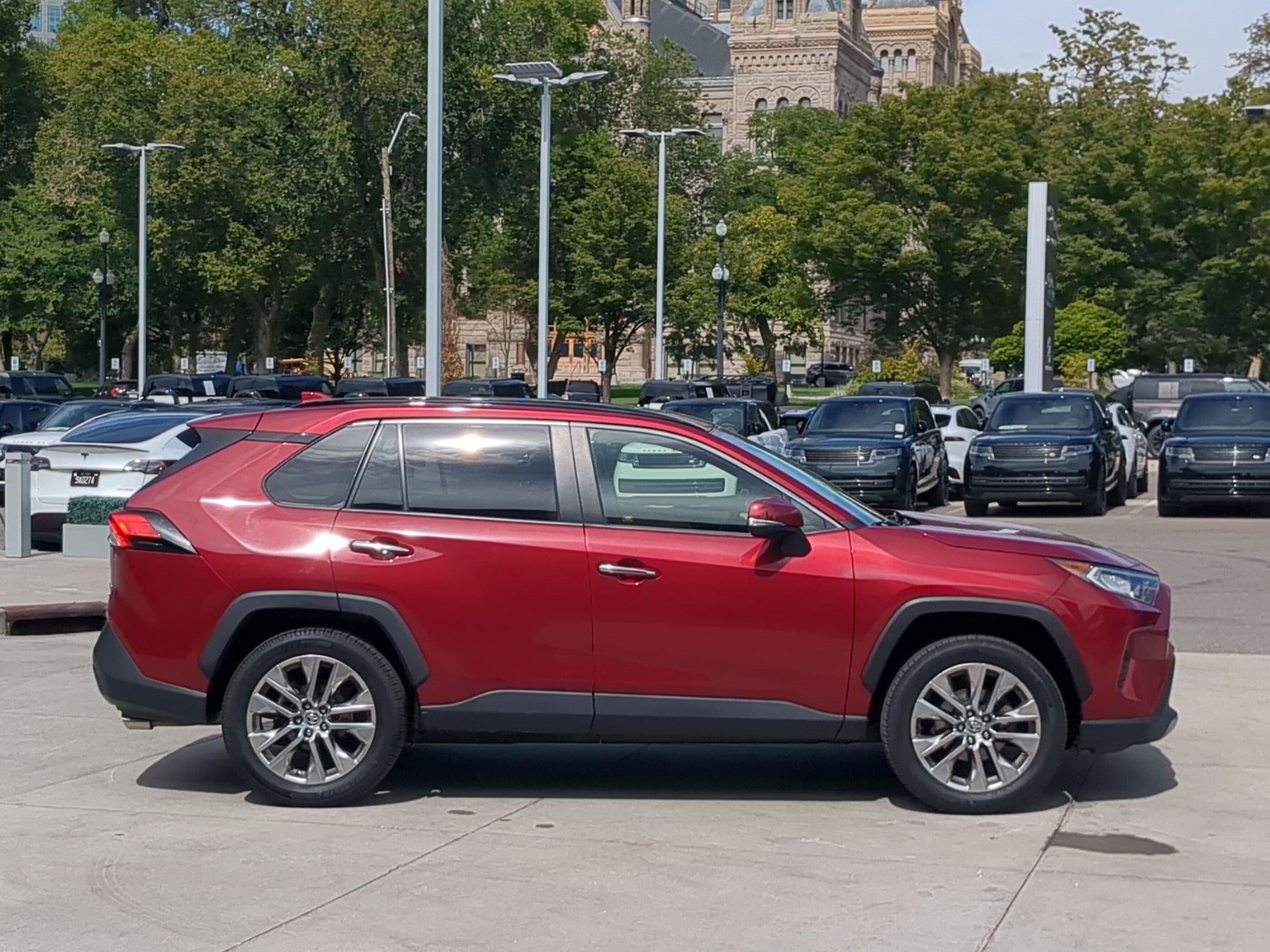 Used 2021 Toyota RAV4 Limited AWD/4WD image 4