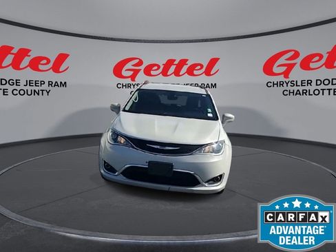 Used 2017 Chrysler Pacifica Touring-L w/ Tire & Wheel Group image 3