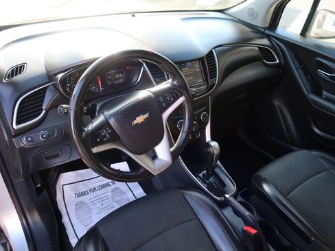 Used 2018 Chevrolet Trax LT w/ LT Convenience Package image 6