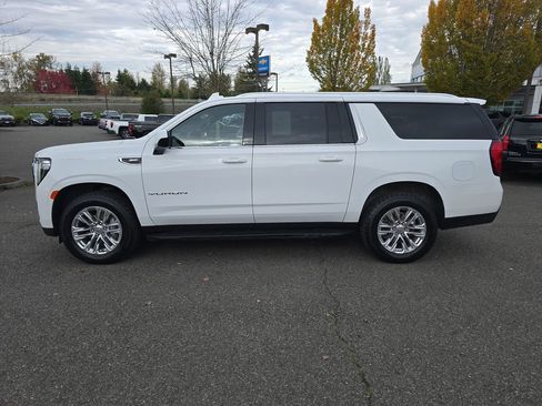 Used 2024 GMC Yukon XL SLE image 3