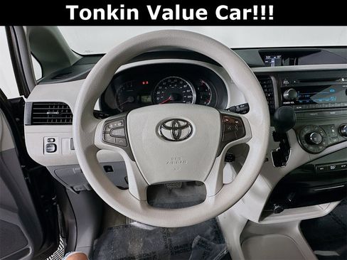 Used 2011 Toyota Sienna image 12