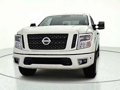 Used 2018 Nissan Titan PRO-4X AWD/4WD image 9