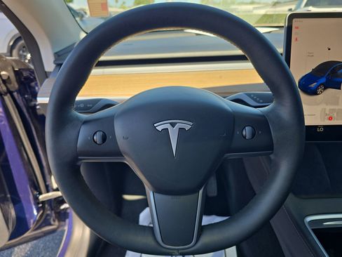 Used 2022 Tesla Model Y Long Range AWD/4WD image 25