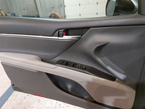 Used 2022 Toyota Camry LE image 25