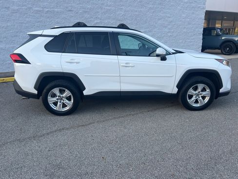 Used 2021 Toyota RAV4 XLE image 17