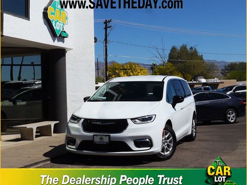 Used 2024 Chrysler Pacifica Touring-L FWD image 1