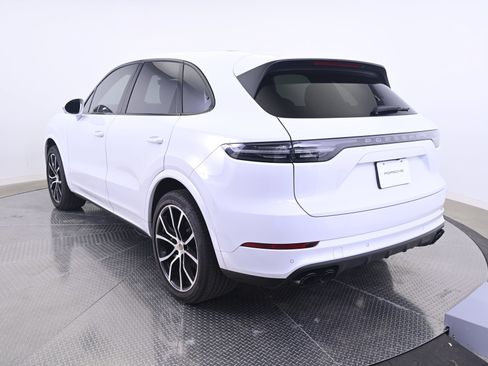Certified 2023 Porsche Cayenne AWD/4WD image 3