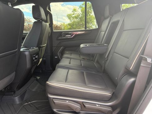 Used 2025 GMC Yukon Elevation AWD/4WD image 17