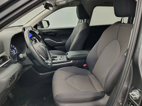 Used 2023 Toyota Highlander LE image 21