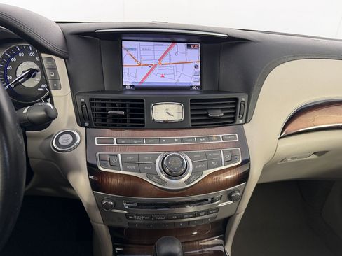 Used 2011 INFINITI M56 w/ Deluxe Touring Pkg image 23