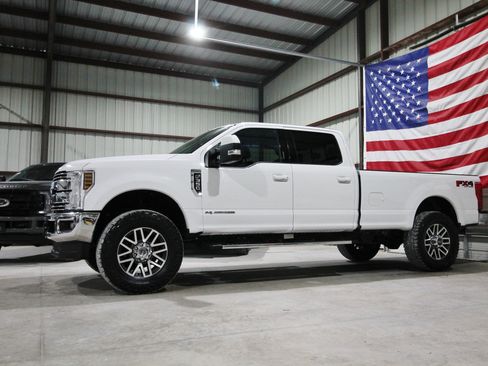 Used 2019 Ford F350 Lariat w/ Lariat Value Package AWD/4WD image 4
