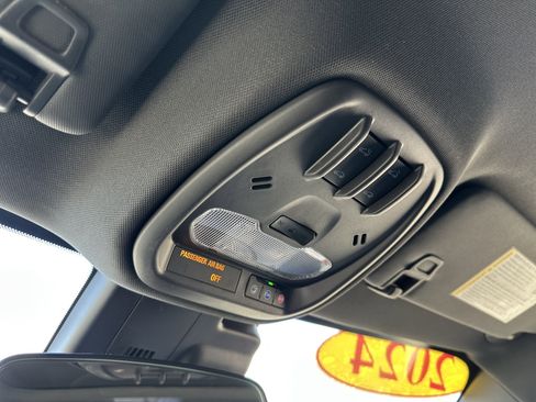 Used 2024 Chevrolet Trax RS w/ Sunroof Package image 34