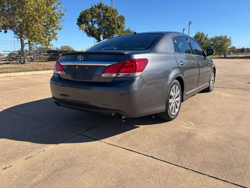 Used 2011 Toyota Avalon Limited image 22