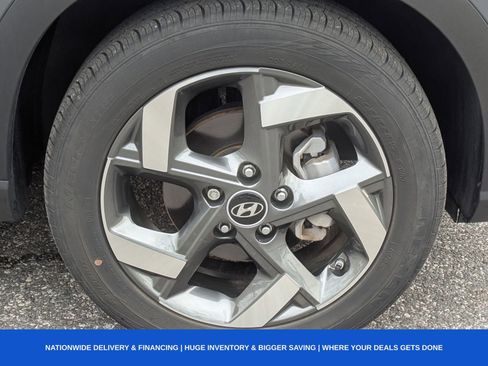 Used 2024 Hyundai Venue Limited image 13