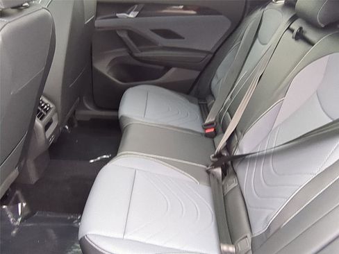 New 2026 Volkswagen Tiguan SE R-Line image 16