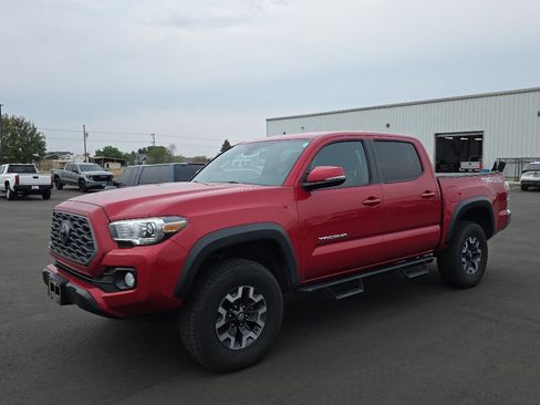 Certified 2021 Toyota Tacoma TRD Off-Road AWD/4WD image 3