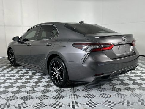Used 2022 Toyota Camry SE w/ Convenience Package FWD image 6
