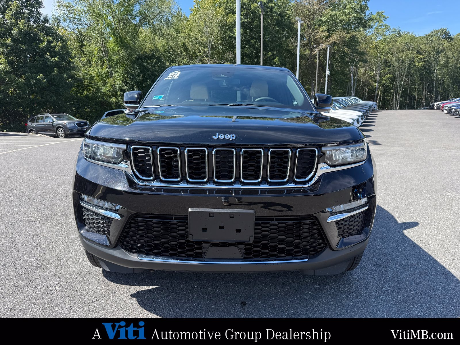 Used 2023 Jeep Grand Cherokee Limited AWD/4WD image 3