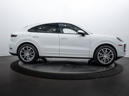 Certified 2025 Porsche Cayenne Coupe image 8