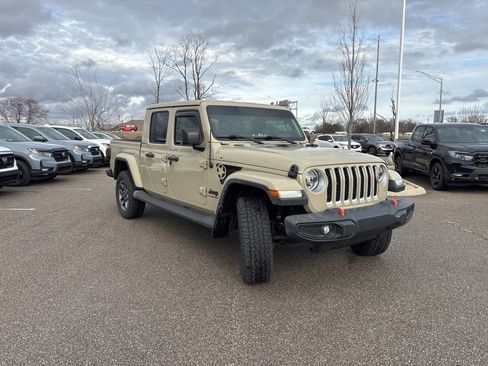 Used 2020 Jeep Gladiator Overland image 14