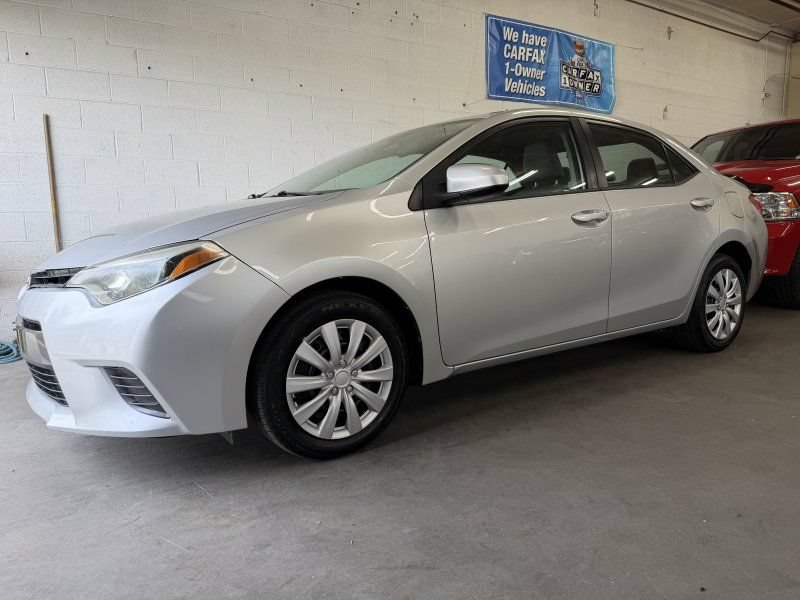 Used 2015 Toyota Corolla LE FWD image 1