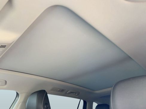 Used 2023 Volkswagen Tiguan SE image 16