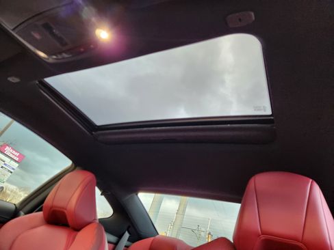 Used 2018 INFINITI Q60 3.0t Sport w/ Sensory Package 3.0T Sport image 16