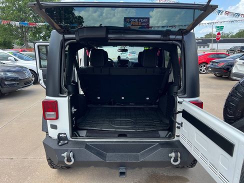 Used 2018 Jeep Wrangler Unlimited Rubicon w/ Max Tow Package AWD/4WD image 23