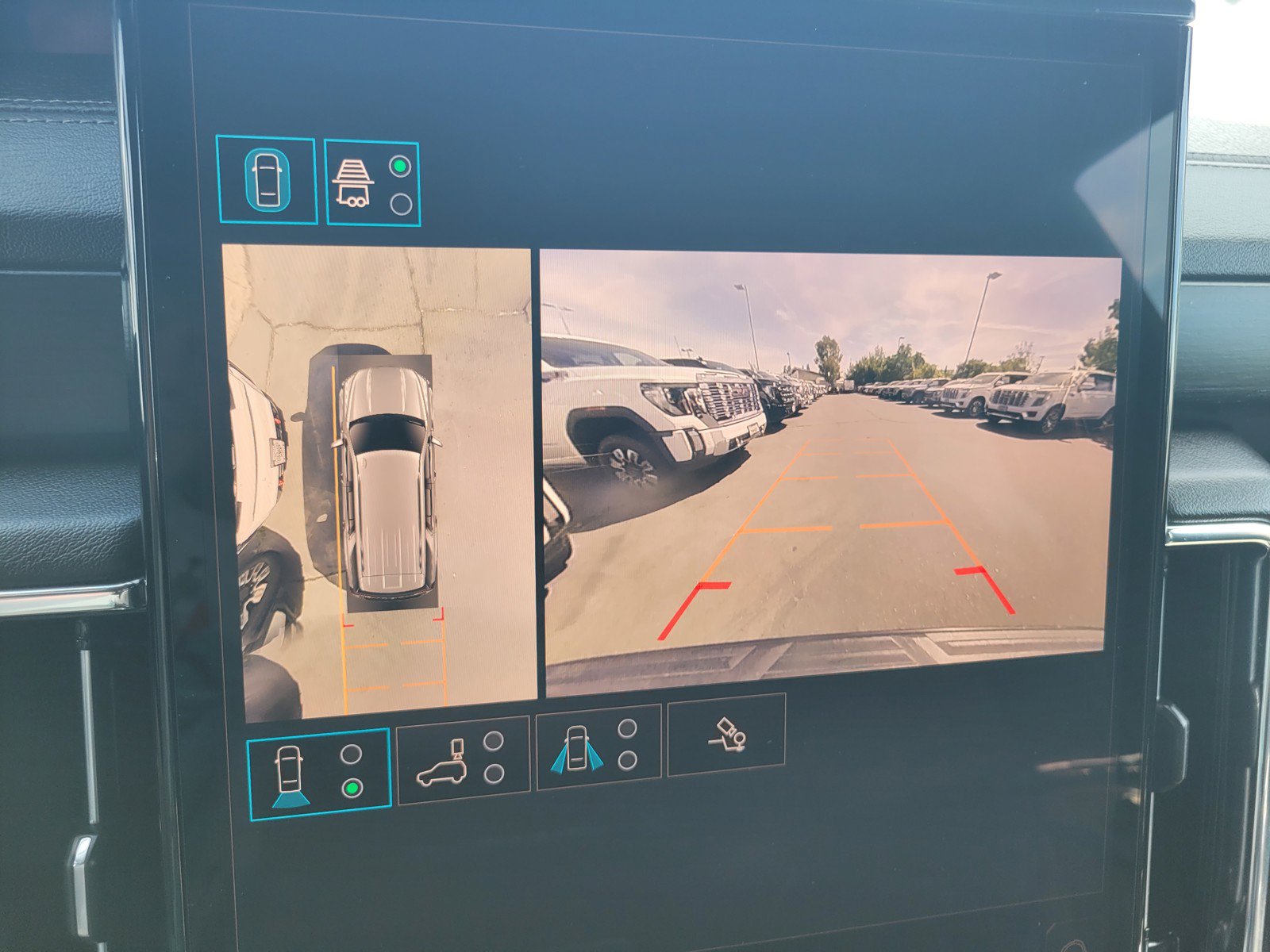 Used 2025 GMC Yukon Denali AWD/4WD image 18