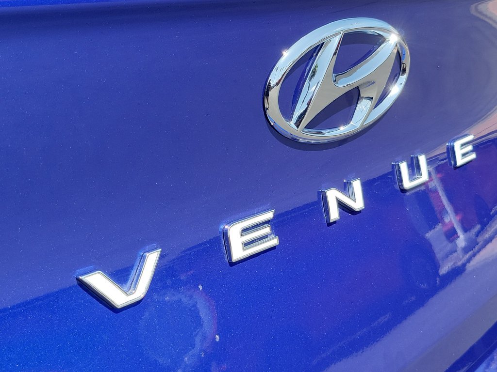 Used 2023 Hyundai Venue Limited FWD image 26