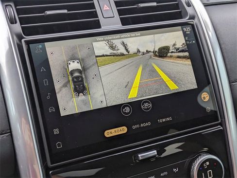 Used 2025 Land Rover Discovery S image 17