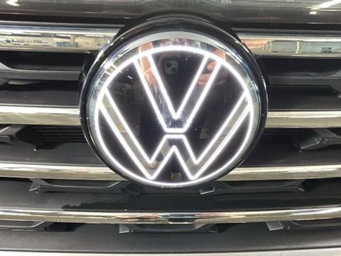 Used 2024 Volkswagen Atlas SE FWD image 9