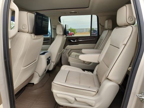 Used 2021 GMC Yukon XL Denali w/ Denali Ultimate Package AWD/4WD image 9