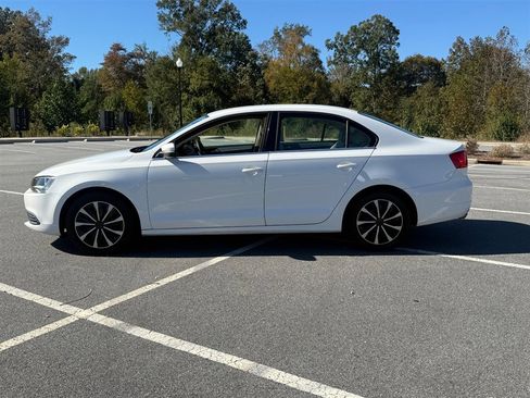 Used 2013 Volkswagen Jetta SE image 2