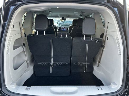 Used 2022 Chrysler Pacifica Touring-L image 27