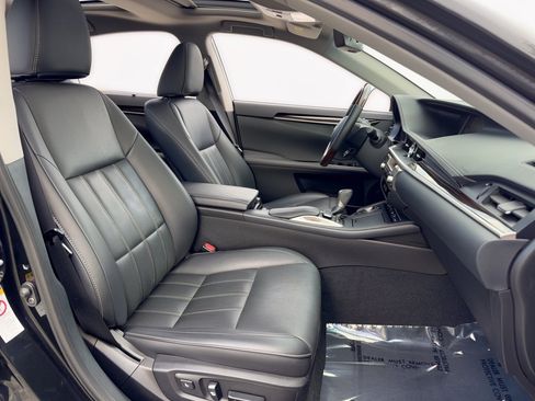 Used 2018 Lexus ES 350 w/ Ultra Luxury Package FWD image 30