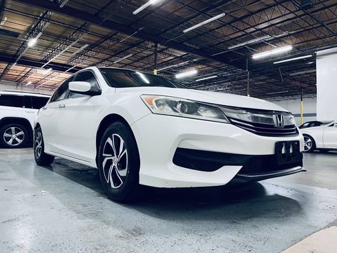 Used 2017 Honda Accord LX image 6
