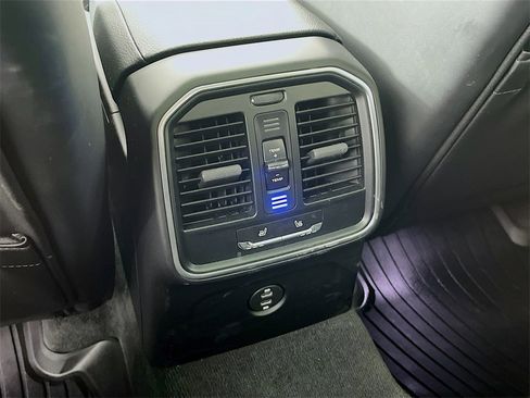 Certified 2025 Porsche Macan image 24