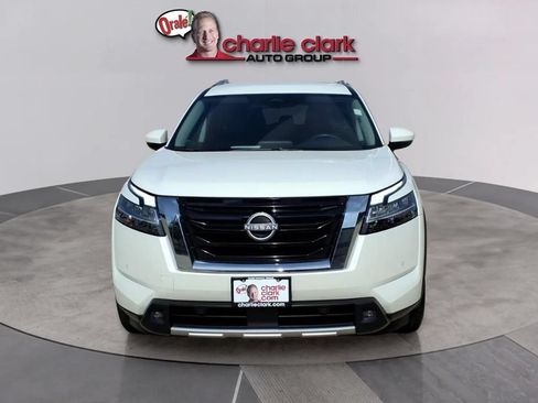 Used 2023 Nissan Pathfinder SL FWD image 9