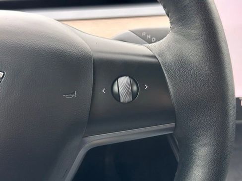 Used 2022 Tesla Model Y Long Range AWD/4WD image 11