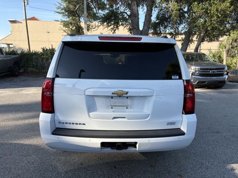 Used 2019 Chevrolet Suburban LT RWD image 3