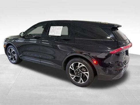 Used 2024 Lincoln Nautilus Premier w/ Equipment Group 102A image 4